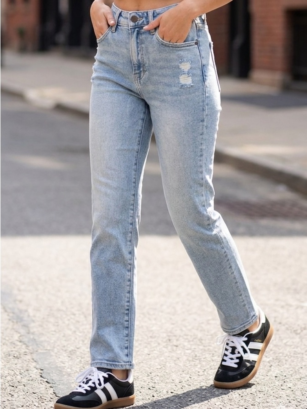 Carly Jean Chrissy Distressed Classic Straight Leg Jean Size 0